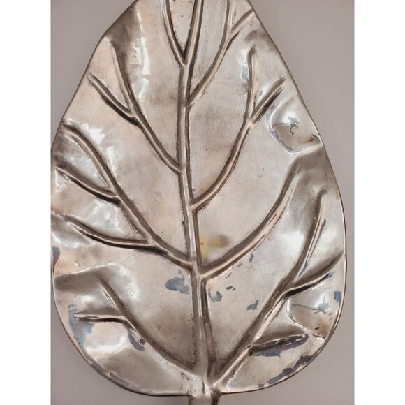 Solid Brass Leaf Tray / Extra Large and Heavy Solid Brass Leaf Shaped Tabletop - Picture 4 of 10